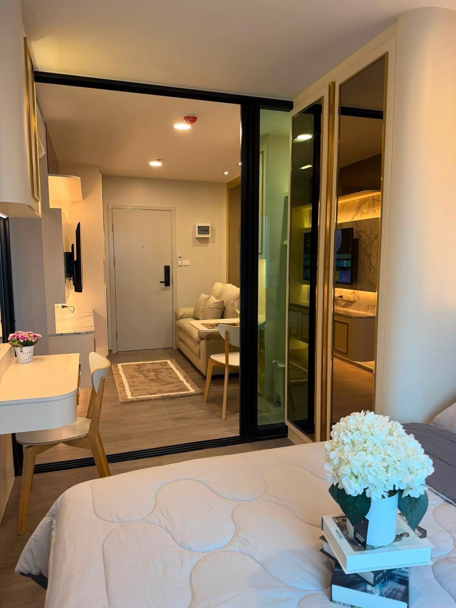 ให้เช่า ห้องบิ้วอินไม้แท้สวย Luxury 🌈 วิวโล่ง #รีเจ้นท์โฮมวุฒากาศ ❤️ค่าเช่า 11,000