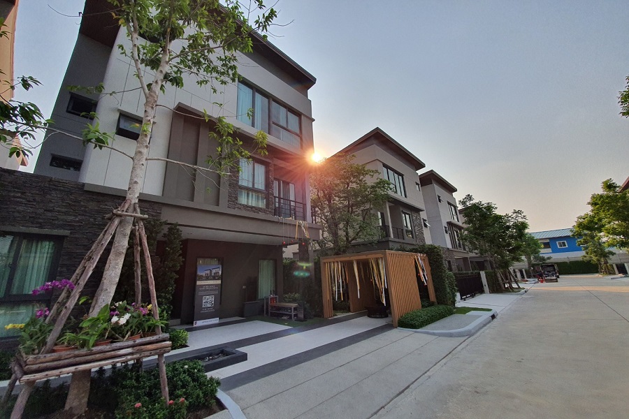 บ้านกลางเมือง-สุขสวัสดิ์